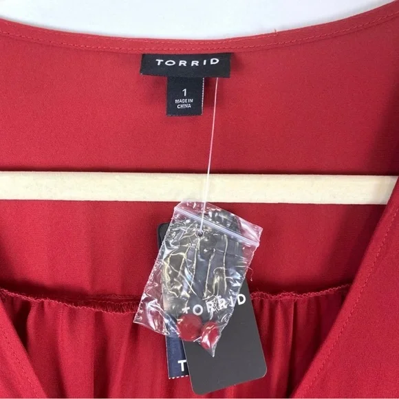 New Torrid 1X Plus Georgette Red Pintuck Button Front Blouse 18305011 - Picture 8 of 9